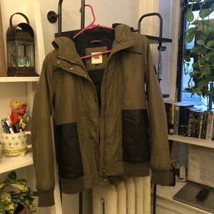 Green vans puffer jacket (Small)